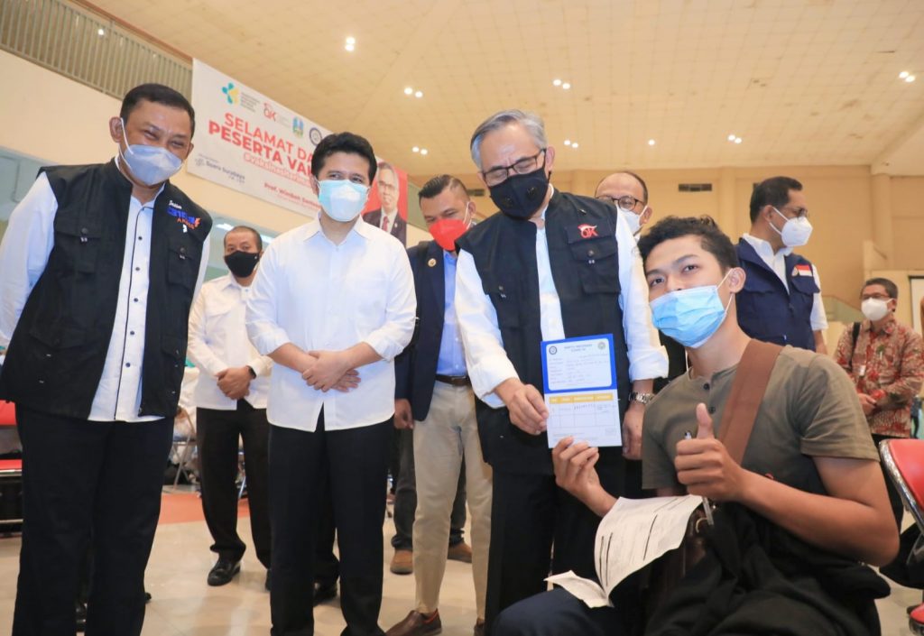 Terus Dukung Pemulihan Ekonomi OJK Gelar Vaksinasi Covid-19 di Surabaya
