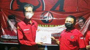 Ringankan Biaya Pendidikan Masyarakat, Kader Banteng Surabaya Bagikan Bea Siswa PIP