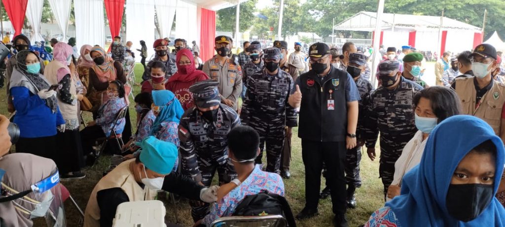 Peringati HUT TNI AL, Pangkoarmada II Surabaya Gelar Vaksinasi masal di Lapangan CB Kediri