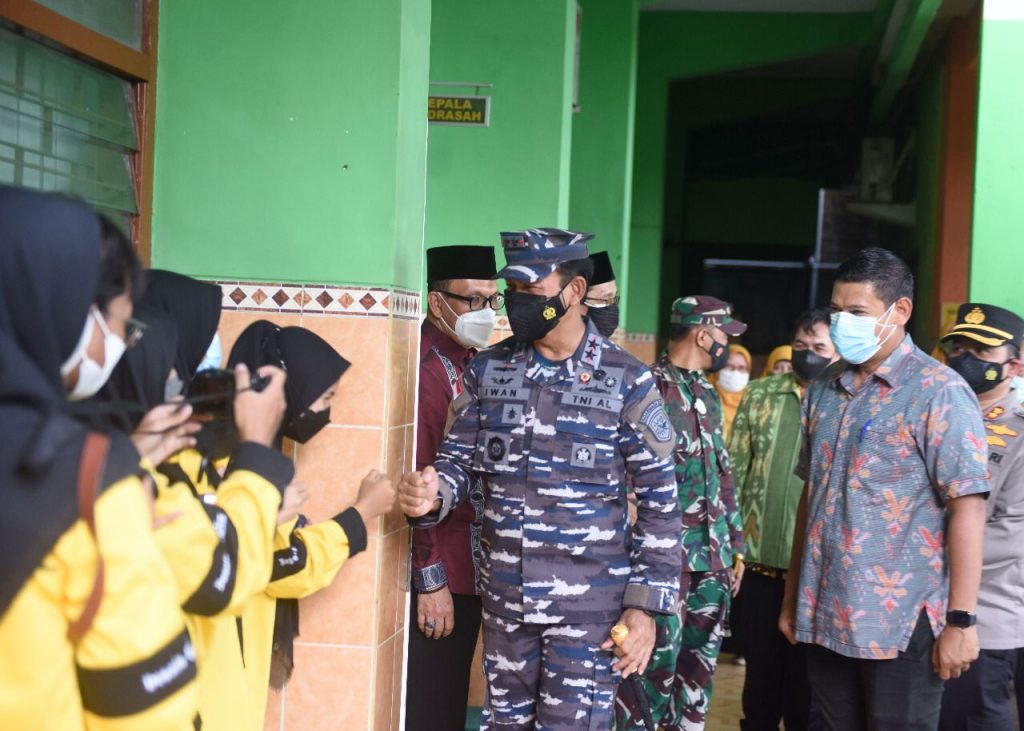 Wali Kota Kediri Apresiasi Kegiatan Vaksinasi Masal Koarmada II TNI AL Surabaya