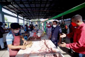 Kunjungi Pasar Gunung Anyar, Wawali Armuji Bakal Lakukan Terobosan Ini 