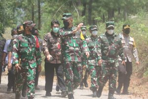 Wadan Pusterad Tinjau Kegiatan TMMD ke 112 di Kalipang Kediri