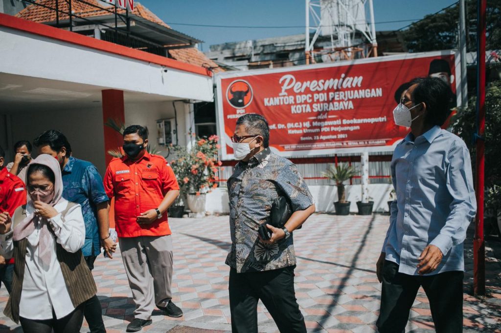 Sambangi Kantor PDIP Surabaya, Sekjen Hasto Diskusi Bareng Wali Kota Eri dan Ketua DPC Adi Sutarwijono
