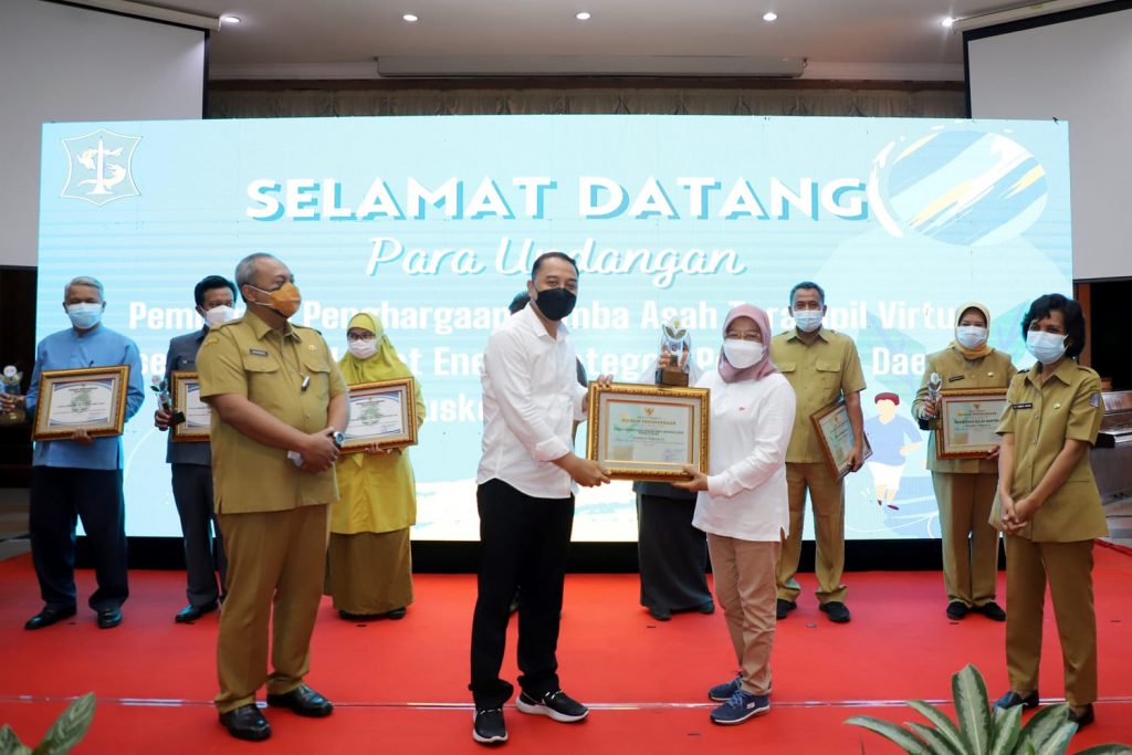Wali Kota Eri Serahkan Penghargaan Lomba Asah Terampil Virtual dan Klinik Hemat Energi