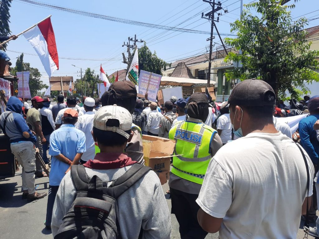 Petani Lereng Kelut Unjuk Rasa di Kantor Pemkab, Polres Kediri Terjunkan Pasukan Asmaul Kusnah