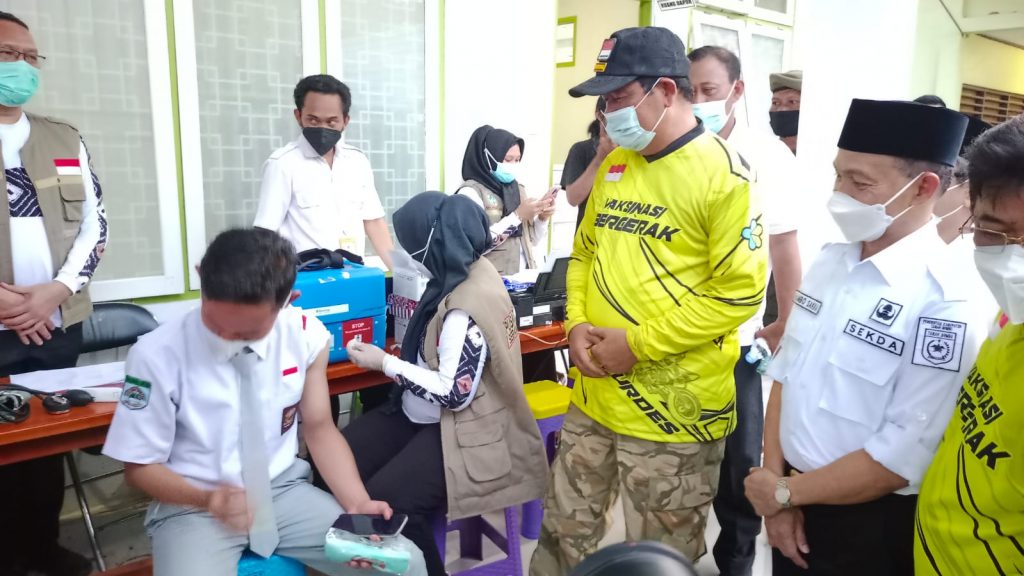 Percepat Program Vaksinasi Nasional, Gubernur Kalsel Tinjau Vaksinasi Siswa SMA di Tanbu