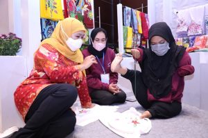 Gubernur Khofifah Ajak Swasta Gandeng Pelaku UKM Disabilitas