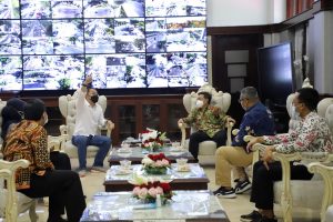 Wali Kota Eri Bersama Ketua KPPU Pusat Bahas Pemulihan Ekonomi di Kota Surabaya