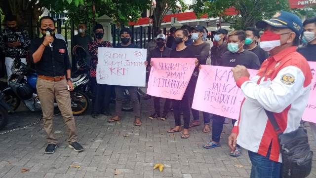 Tuntut Transparansi Proses Lelang PT Kertas Leces, Apellti dan GKNI Gelar Aksi Demo di Kanwil DJKN Surabaya