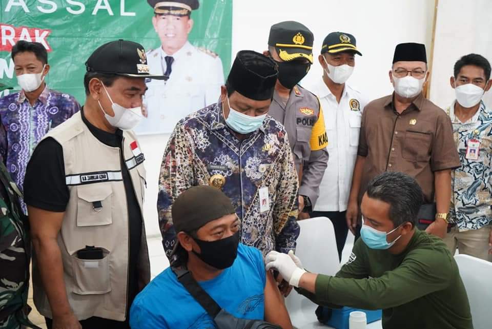 Gubernur Kalsel Tinjau Pelaksanaan ‘Vaksinasi Bergerak’ di Tanbu 