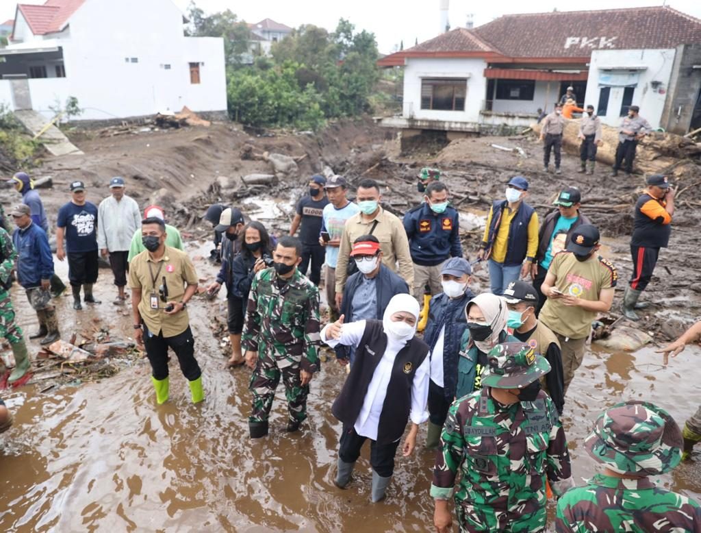 Gercep, Khofifah Turun Tangan Tangani Banjir Bandang Kota Batu