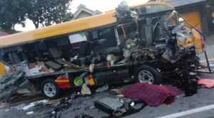 Laka dengan Truk Trailer, 4 Penumpang Mobil Elf Meninggal Dunia