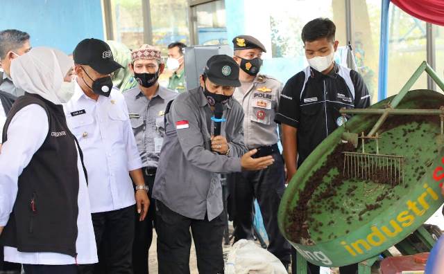 Gubernur Khofifah Apresiasi Inovasi SMK Jenangan Ponorogo Produksi Alat Pengolahan Pupuk Organik Granula, G- ESEMKA