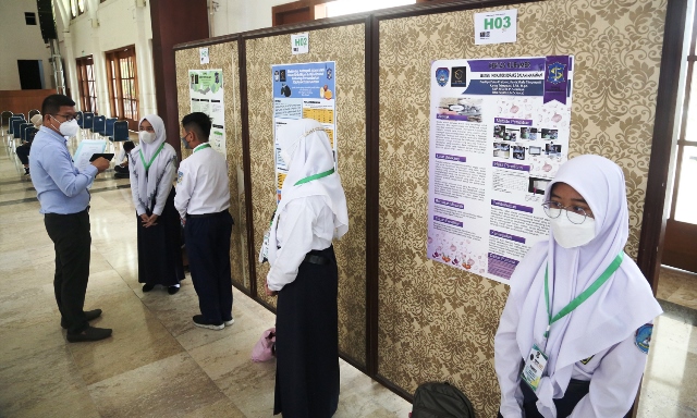 63 Hasil Penelitian Pelajar SMP/MTs se Surabaya Bertanding dalam LPPS 2021