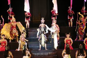 Punggawa Kota Surabaya Mainkan Peran Wayang Sejarah Sumpah Merah Putih ‘Gayatri Rajapatni’