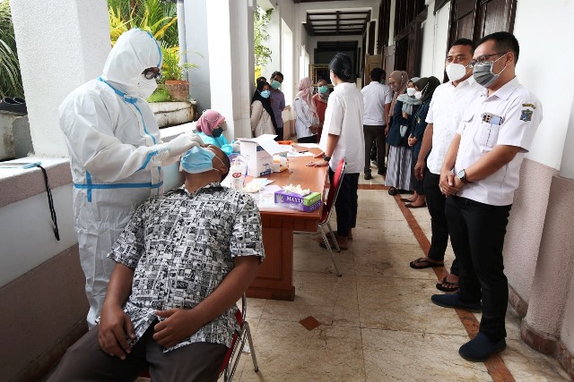 ASN Pemkot Surabaya Mulai di Tes Swab Guna Antisipasi Lonjakan Kasus Covid-19