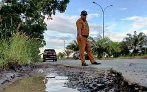 Lancarkan Roda Perekonomian, Dinas PUPR Pemkab Tanbu Prioritaskan Jalan dan Plat Duiker
