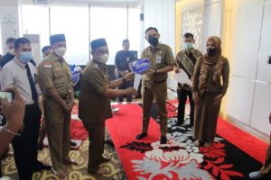 Bank Kalsel Gelar Undian, Bupati Zairullah Serahkan Hadiah ke ASN Tanbu