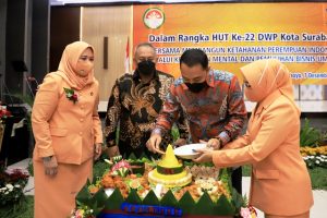 Wali Kota Eri Minta Dharma Wanita dan PKK Jadi Garda Terdepan Menekan Stunting di Surabaya