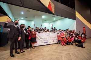 Tebar Suka Cita Natal, Grand Dafam Signature Surabaya Ajak Anak Panti Asuhan Bermain Di Timezone