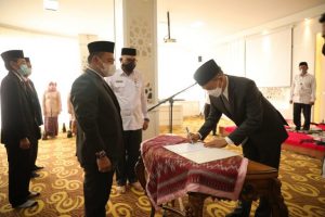 Pemkab Tanbu Lantik 20 Pejabat, Camat Batulicin Jadi Kadis PMD
