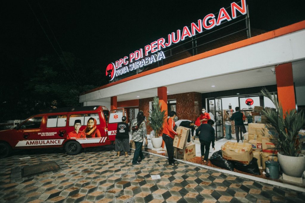 PDIP Surabaya Berangkatkan Bantuan Kloter Ketiga untuk Korban Erupsi Semeru
