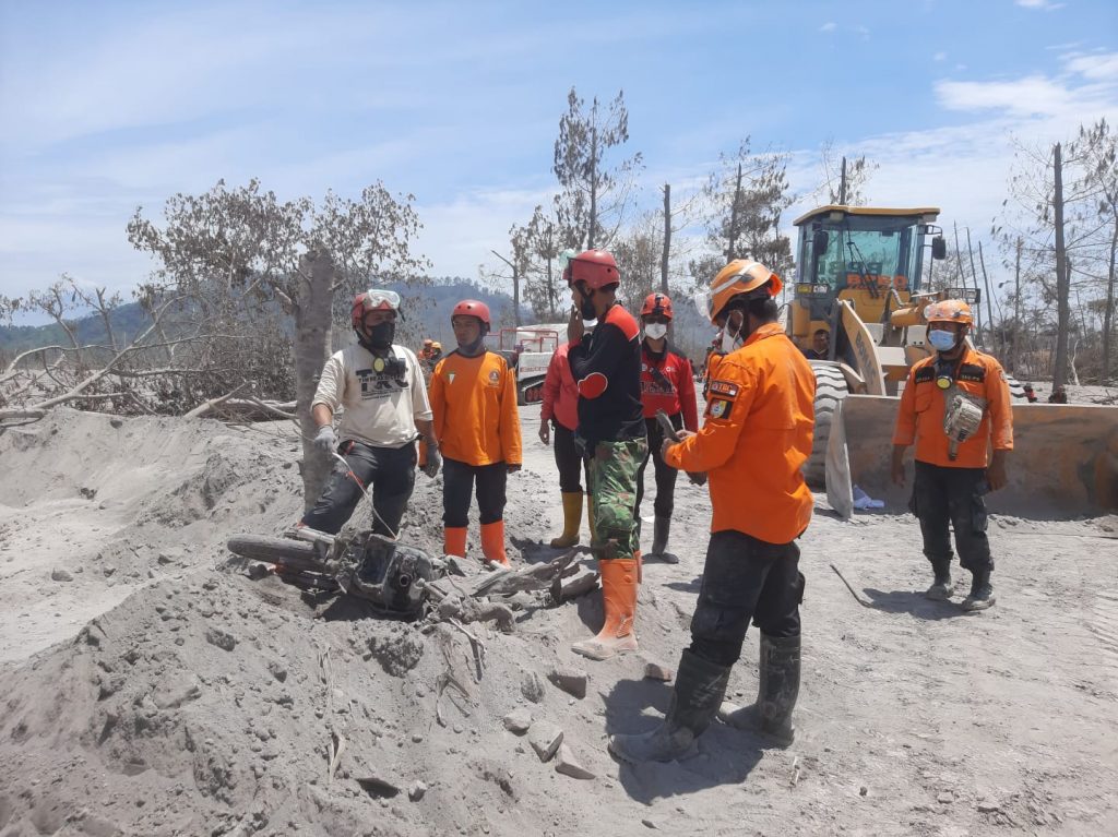 FKPPAI Jatim Bersama SAR Bantu Evakuasi Warga Terdampak Erupsi Gunung Semeru