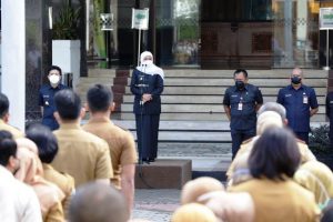 Pimpin Apel Penghujung Tahun 2021, Gubernur Khofifah Ajak ASN Jatim Pelihara Optimisme Jatim Bangkit