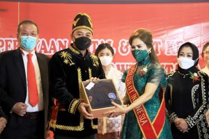 Terima Anugerah Gelar Kehormatan dari Sulawesi Utara, Wali Kota Eri Ingatkan Toleransi Beragama