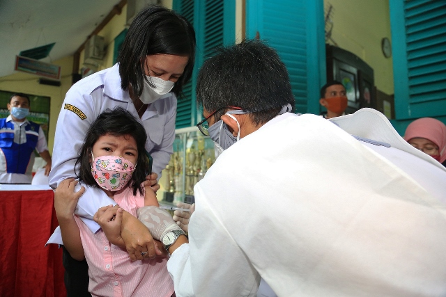 Gubernur Jatim Apresiasi Wali Kota Eri, jadi Lokomotif Percepatan Vaksin Anak
