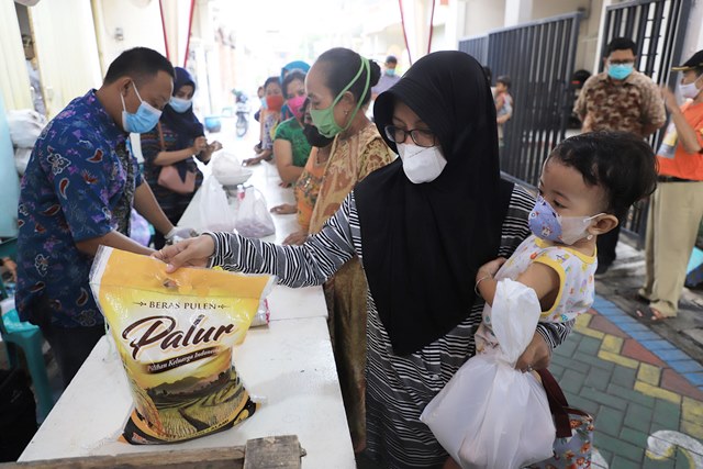 Jelang Natal dan Tahun Baru, Pemkot Surabaya Gelar Operasi Pasar di Seluruh Kecamatan