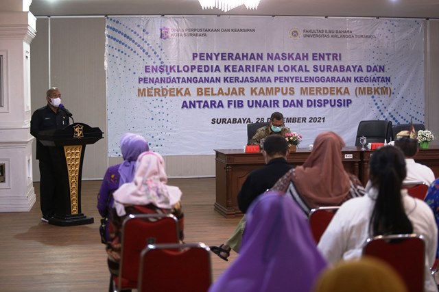 Pemkot Terima 10 Naskah Ensiklopedia Kearifan Lokal Surabaya dari FIB Unair