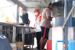 Support Relawan, Pimpinan DPRD Surabaya Kunjungi Posko Peduli Bencana Semeru Pemkot Surabaya di Lumajang
