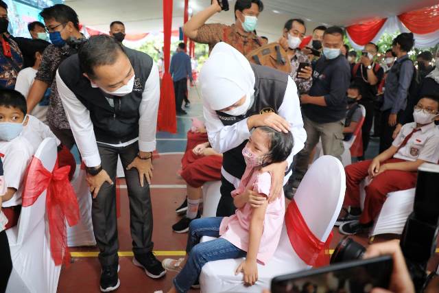 Gubernur Khofifah Minta Vaksinasi Bagi Anak Usia 6-11 Tahun Dipercepat