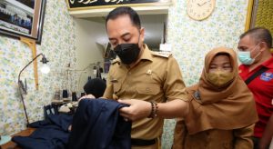 Wali Kota Eri terus Dukung UMKM Konfeksi Surabaya Kembangkan Produk Lokal