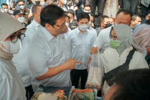 Bersama Menko Perekonomian, Wagub Emil Pastikan Daya Beli Minyak Masyarakat Jatim Terjaga