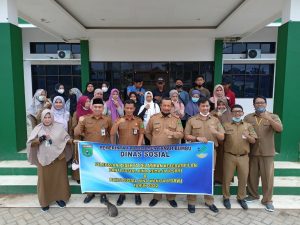 Dinsos Tanbu Berangkatkan 16 Peserta Latihan Keterampilan ke Banjarbaru