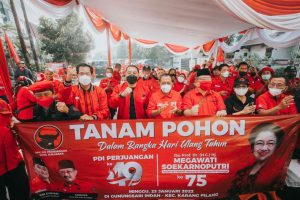 Tanam Pohon di Bantaran Sungai, PDIP Surabaya Doakan Megawati