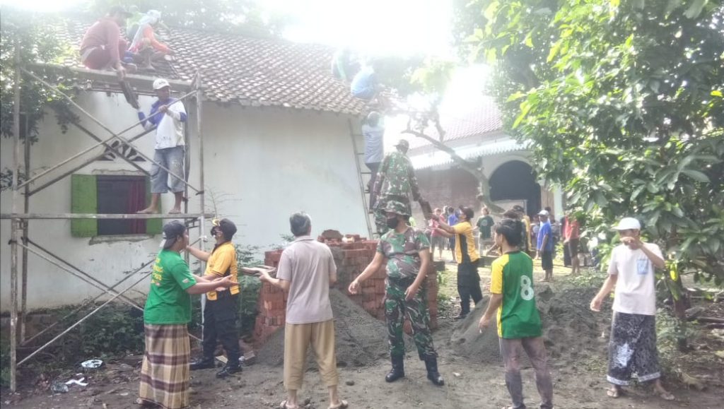 Tingkatkan Sinergitas, Forkopimcam Mojoroto Kota Kediri Gelar Giat Karya Bakti