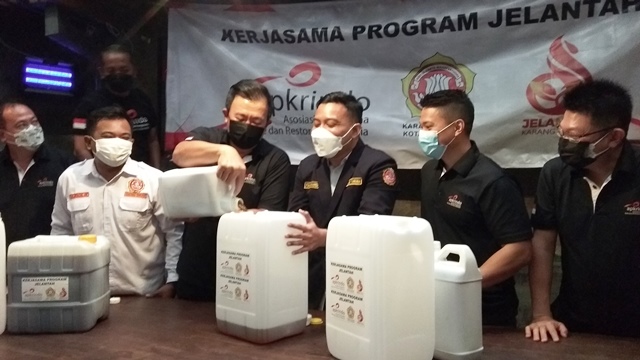 Kolaborasi Dengan Apkrindo Jatim, Karang Taruna Surabaya Manfaatkan Limbah Minyak Jelantah Berdayakan Anak Muda