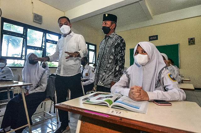 PTM 100 Persen, Pemkot Surabaya Swab Rutin Pelajar