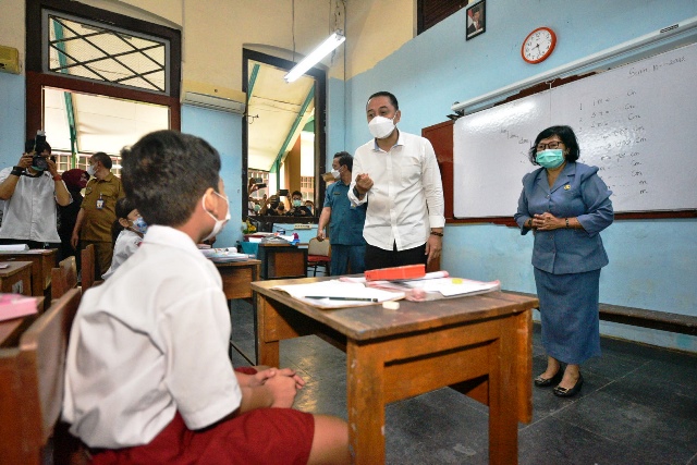 PTM 100 Persen Dimulai, Siswa MBR Manfaatkan Perlengkapan Sekolah Gratis dari Pemkot