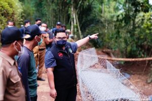 Bupati Kediri Tinjau Lokasi Terdampak Banjir Bandang di Desa Blimbing