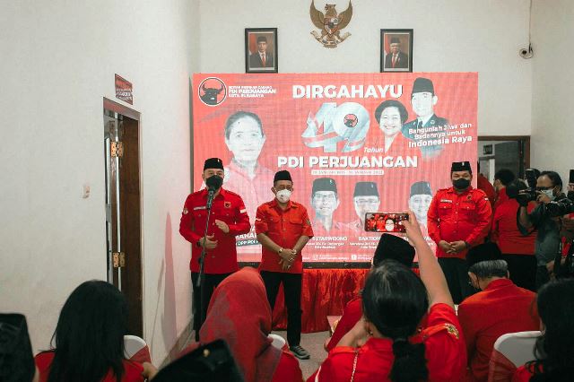 Dihadiri Eri Cahyadi-Armuji, Kader Banteng Surabaya Upacara Bendera Sambut Ultah PDIP Ke-49