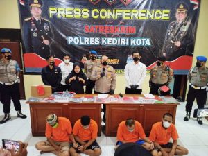 Satreskrim Polres Kediri Kota Tangkap Pelaku Modus Pecah Kaca Mobil