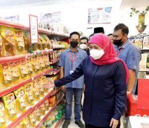 Kebijakan Satu Harga Minyak Goreng, Gubernur Khofifah: Jangan Panic Buying, Beli Sesuai Keperluan