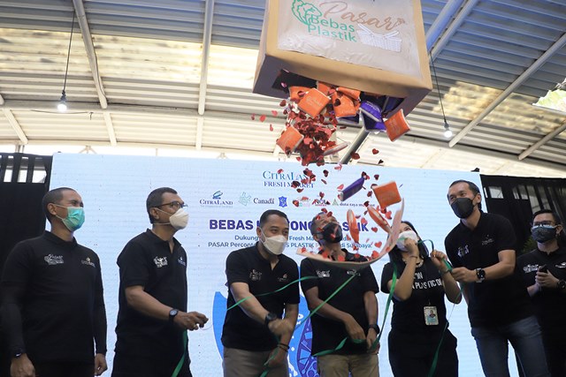 Dukung Kampanye Bebas Kantong Plastik, Wali Kota Eri Targetkan 5 Pasar Jadi Percontohan