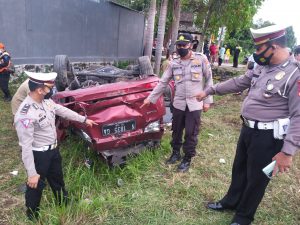 Diseruduk Kereta Api Rapi Dhoho, Sopir R4 dan Penumpangnya Dilarikan ke Rumah Sakit