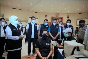 Gencarkan Vaksinasi Booster, Pemprov Jatim Kolaborasi dengan IKA Unair dan Bank Jatim