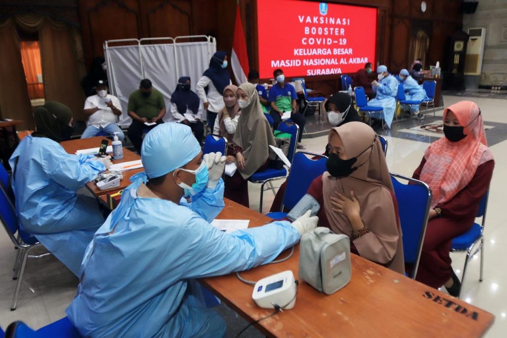 Jelang Ramadhan, Gubernur Khofifah Minta Imam, Muadzin, dan Marbot Masjid Se-Jatim Segera Vaksinasi Booster